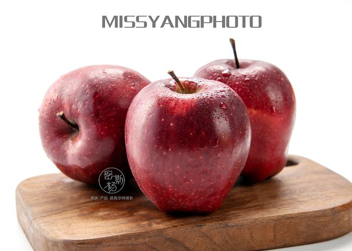 一组水果产品拍摄-花花牛苹果 新疆哈密瓜 砀山梨